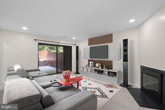 8002 INVERNESS RIDGE RD, Potomac, MD 20854