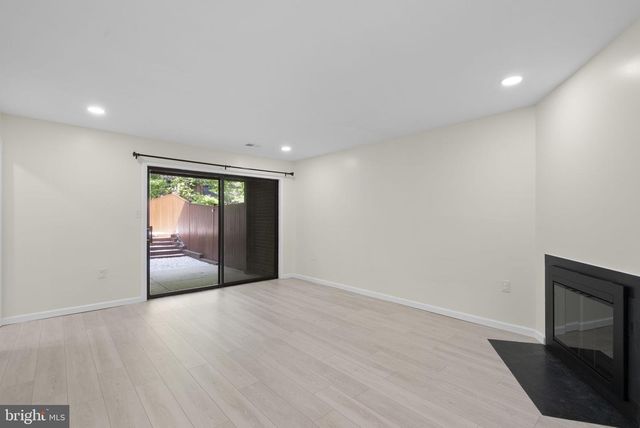 8002 INVERNESS RIDGE RD, Potomac, MD 20854