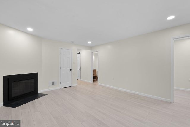 8002 INVERNESS RIDGE RD, Potomac, MD 20854
