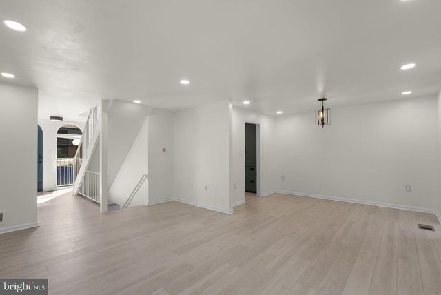 8002 INVERNESS RIDGE RD, Potomac, MD 20854