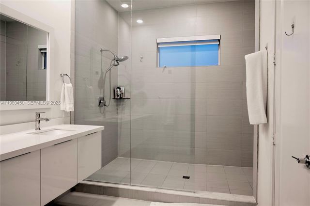 6472 NW 103rd Pl, Doral, FL 33178