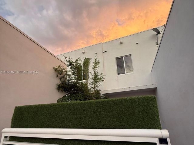 6472 NW 103rd Pl, Doral, FL 33178