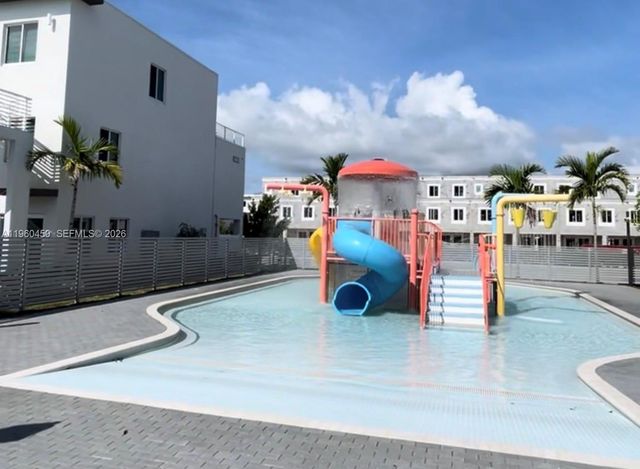 6472 NW 103rd Pl, Doral, FL 33178