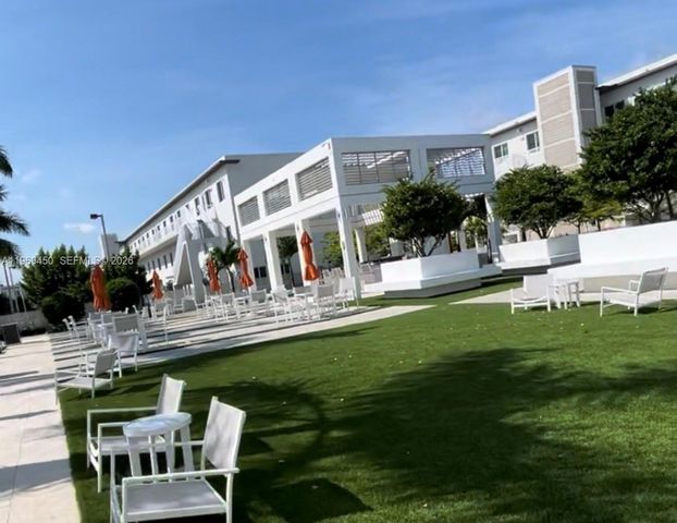 6472 NW 103rd Pl, Doral, FL 33178