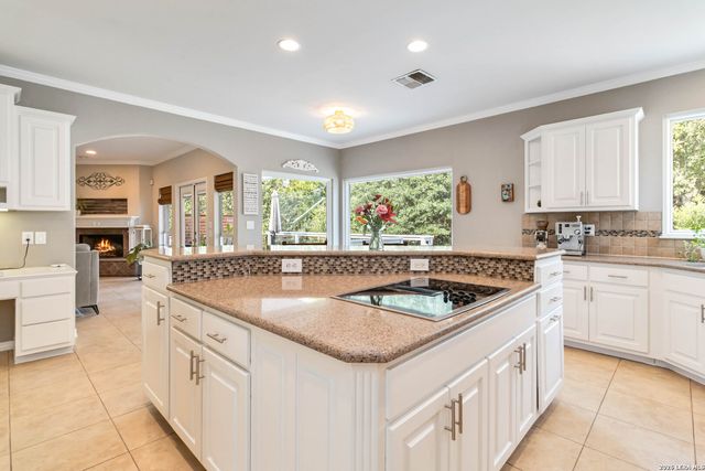 21927 PARK VIEW DR, Garden Ridge, TX 78266