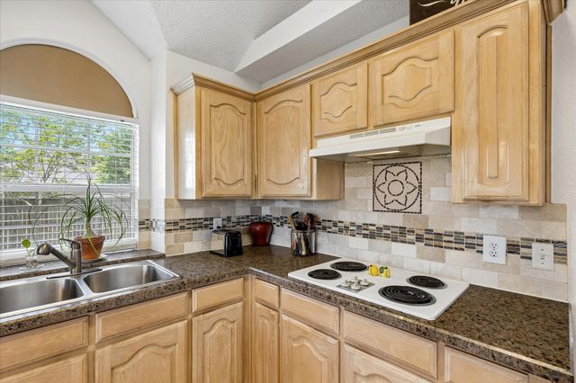 433 Sherwood Court, Burleson, TX 76028