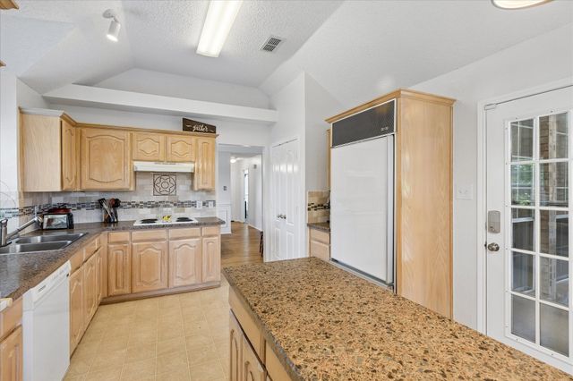 433 Sherwood Court, Burleson, TX 76028