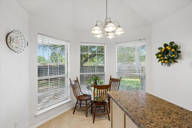 433 Sherwood Court, Burleson, TX 76028