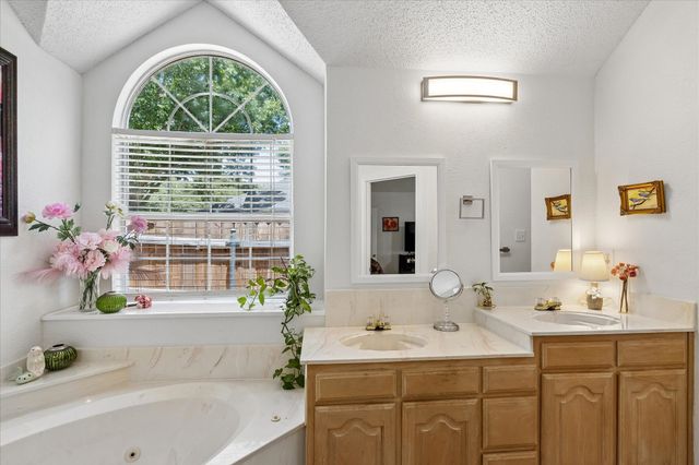 433 Sherwood Court, Burleson, TX 76028