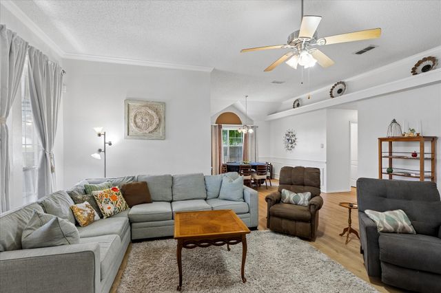 433 Sherwood Court, Burleson, TX 76028