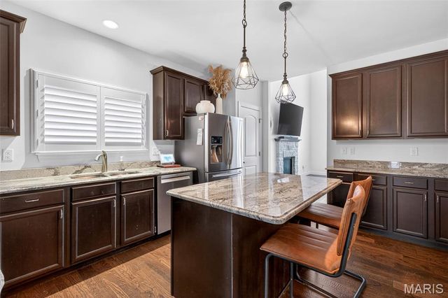 968 Ridgepointe Place Circle, Lake St Louis, MO 63367