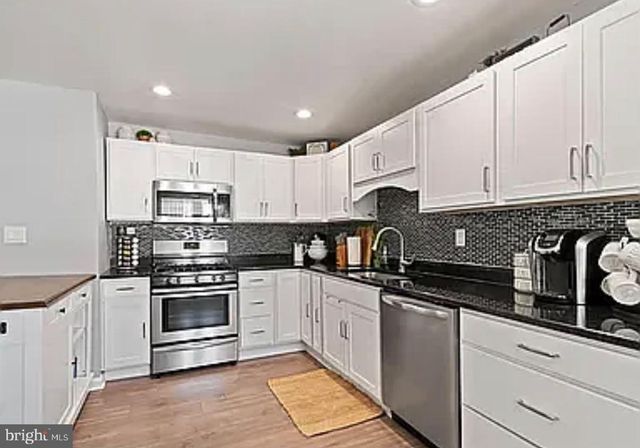 1 W POST RD, Morrisville, PA 19067