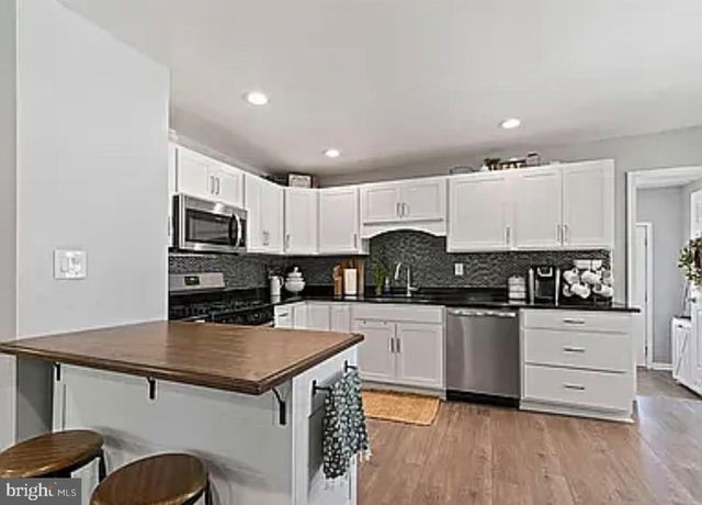 1 W POST RD, Morrisville, PA 19067