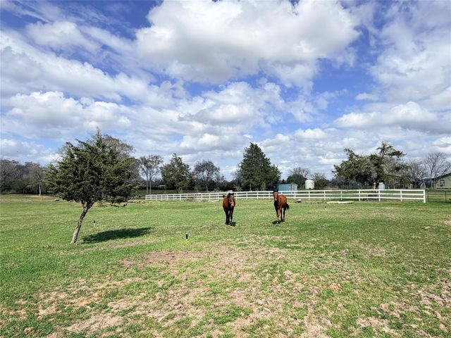 13700 Burnett Road, Beasley, TX 77417