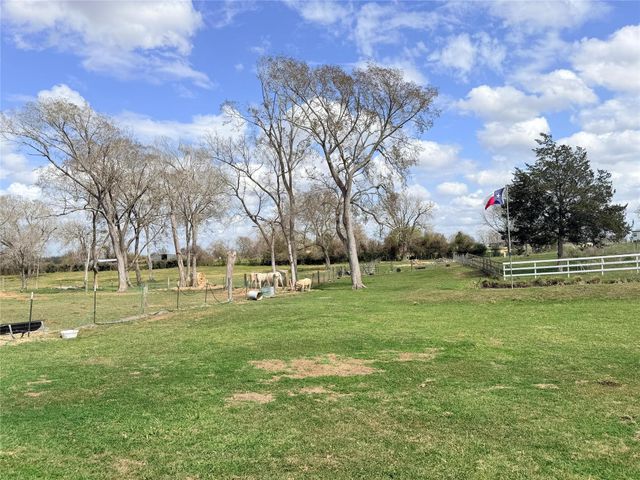 13700 Burnett Road, Beasley, TX 77417