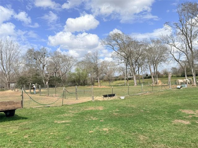 13700 Burnett Road, Beasley, TX 77417