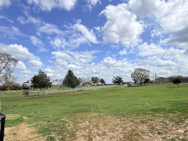 13700 Burnett Road, Beasley, TX 77417