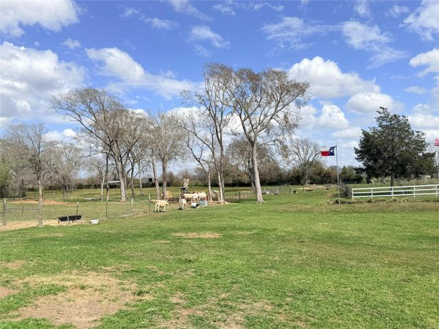 13700 Burnett Road, Beasley, TX 77417