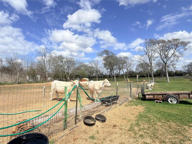 13700 Burnett Road, Beasley, TX 77417