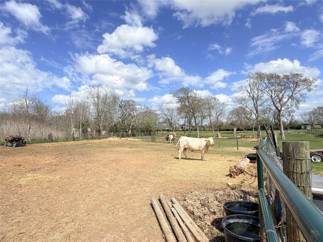 13700 Burnett Road, Beasley, TX 77417