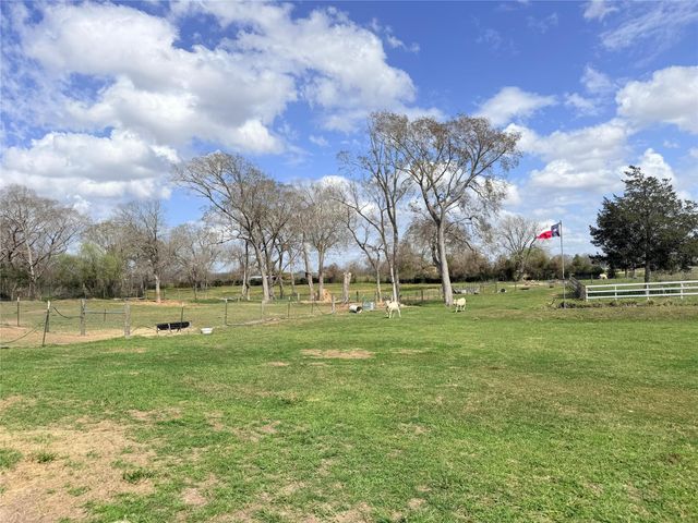 13700 Burnett Road, Beasley, TX 77417