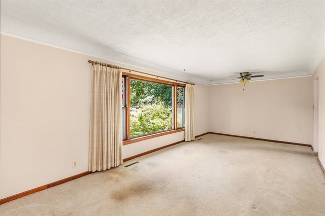 300 5th Street Place SE, Altoona, IA 50009