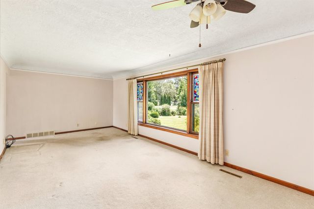 300 5th Street Place SE, Altoona, IA 50009