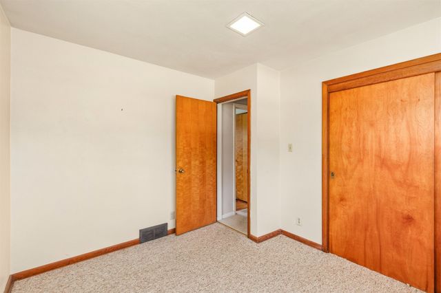 300 5th Street Place SE, Altoona, IA 50009