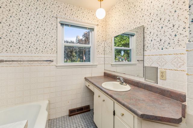 300 5th Street Place SE, Altoona, IA 50009