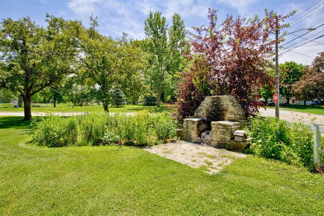 300 5th Street Place SE, Altoona, IA 50009