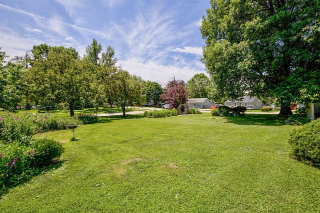 300 5th Street Place SE, Altoona, IA 50009