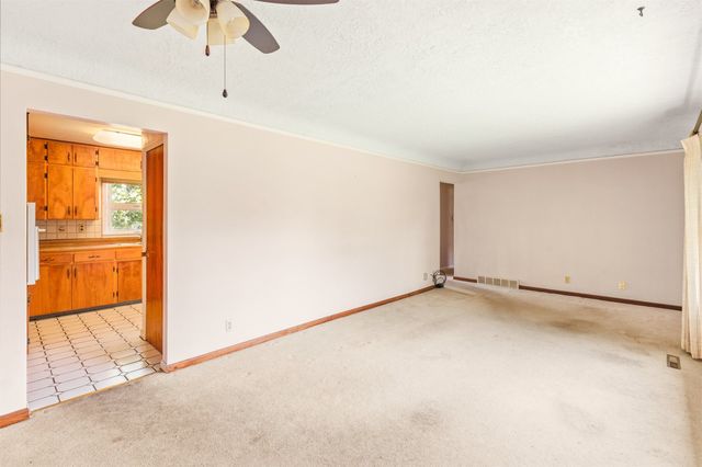 300 5th Street Place SE, Altoona, IA 50009
