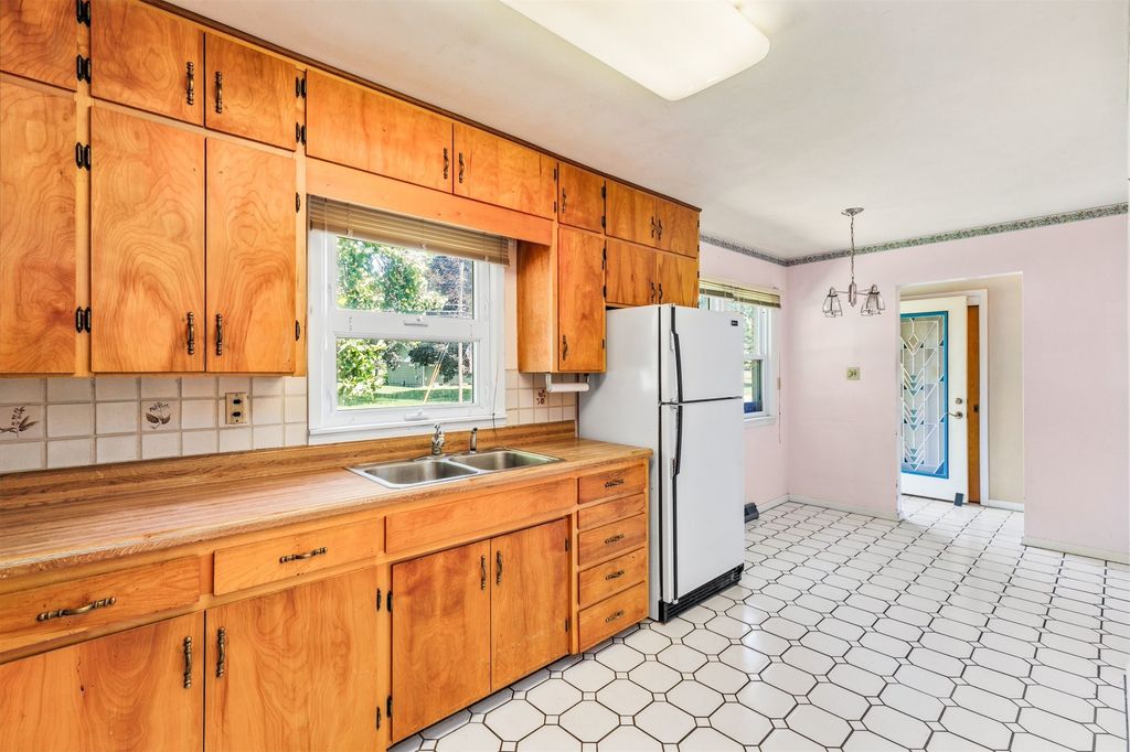 300 5th Street Place SE, Altoona, IA 50009