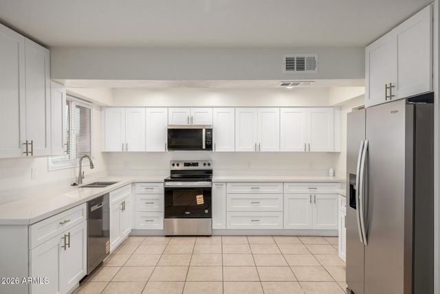 7954 W INDIANOLA Avenue, Phoenix, AZ 85033