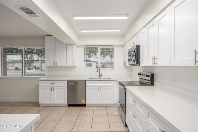 7954 W INDIANOLA Avenue, Phoenix, AZ 85033