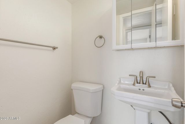 7954 W INDIANOLA Avenue, Phoenix, AZ 85033