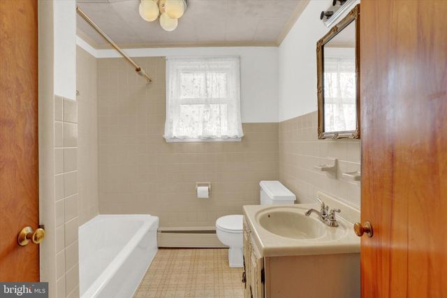 6221 BLUE BIRD AVE, Harrisburg, PA 17112