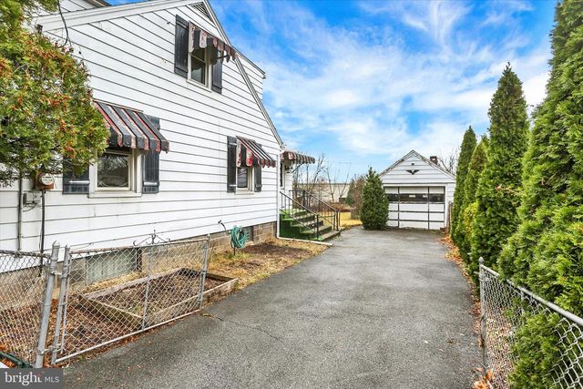 6221 BLUE BIRD AVE, Harrisburg, PA 17112