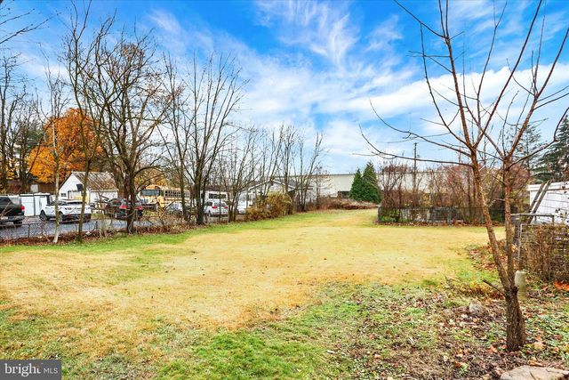 6221 BLUE BIRD AVE, Harrisburg, PA 17112