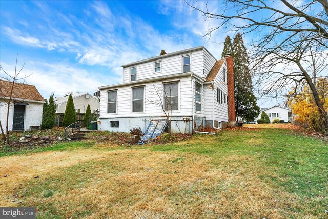 6221 BLUE BIRD AVE, Harrisburg, PA 17112