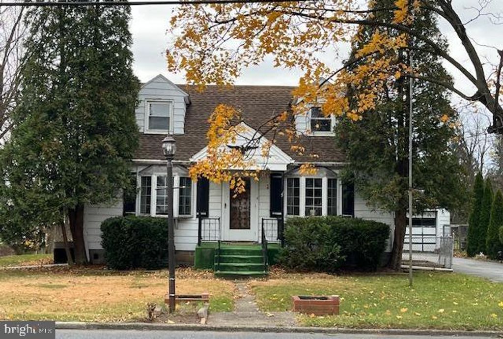 6221 BLUE BIRD AVE, Harrisburg, PA 17112