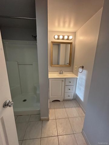 11265 Essex Avenue, Warren, MI 48089