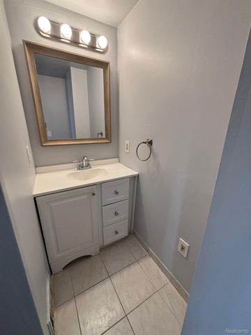 11265 Essex Avenue, Warren, MI 48089