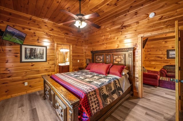 1820 Elk Springs Way, Gatlinburg, TN 37738