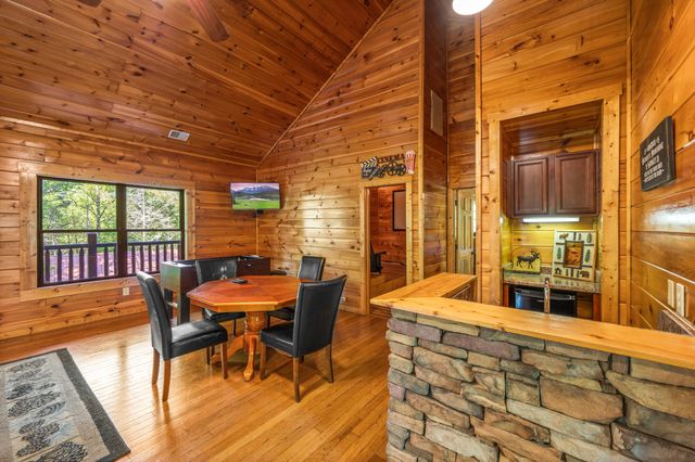 1820 Elk Springs Way, Gatlinburg, TN 37738