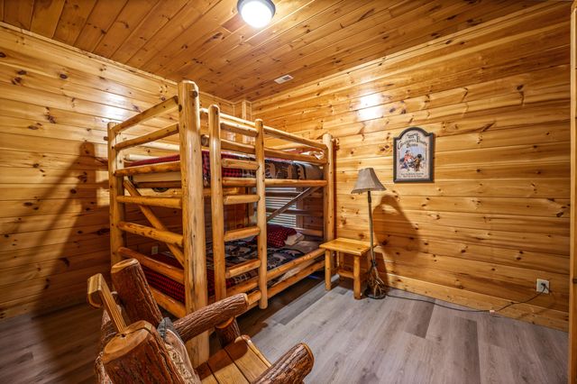 1820 Elk Springs Way, Gatlinburg, TN 37738