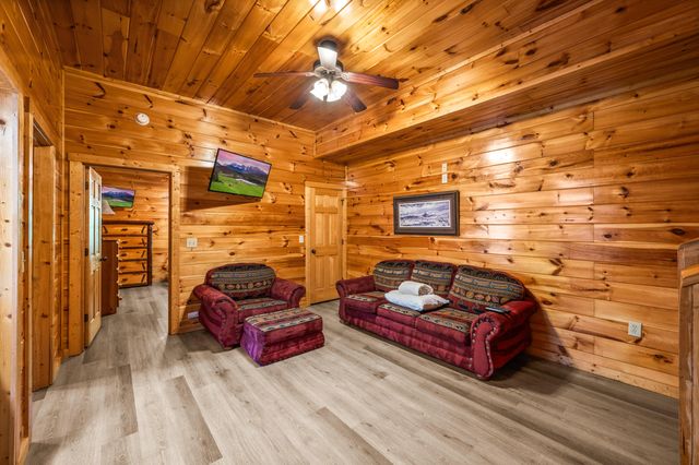 1820 Elk Springs Way, Gatlinburg, TN 37738