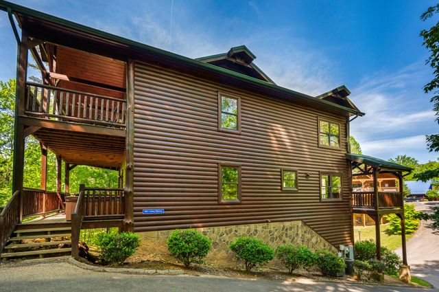 1820 Elk Springs Way, Gatlinburg, TN 37738