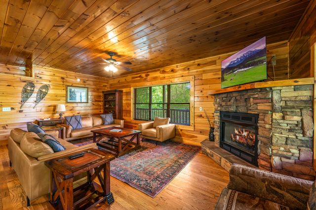 1820 Elk Springs Way, Gatlinburg, TN 37738