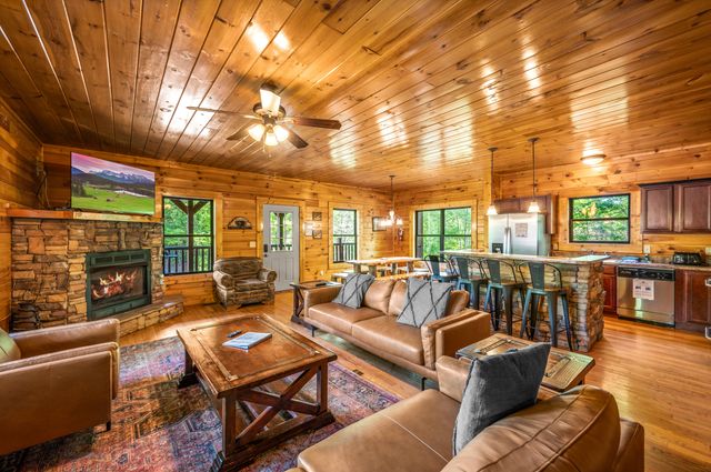 1820 Elk Springs Way, Gatlinburg, TN 37738